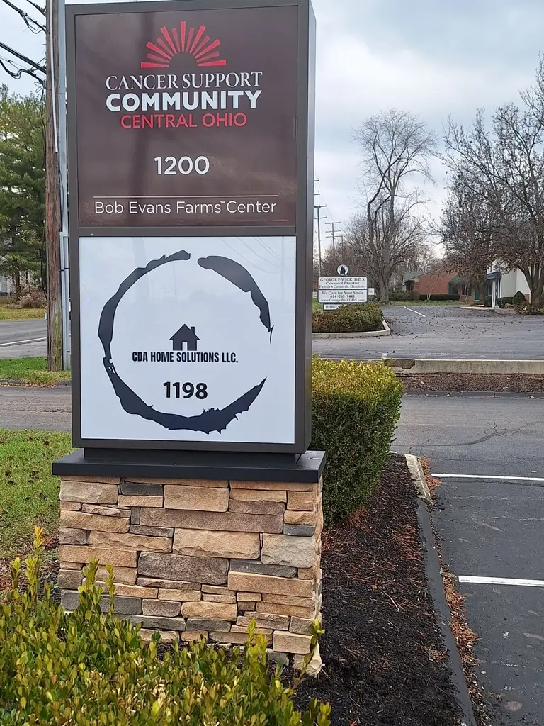 Multi-tenant monument sign — Monument or pylon sign